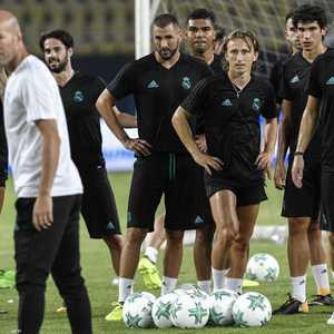 زيدان مع لاعبي ريال مدريد