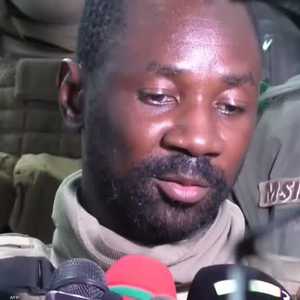 غويتا أطاح بالرئيس إبراهيم بوبكر كيتا في أغسطس الماضي