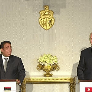 قيس سعيد والمنفي خلال المؤتمر الصحفي