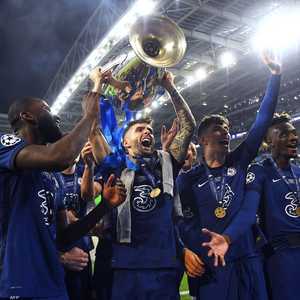 لاعبو تشلسي يحتفلون بالظفر باللقب.