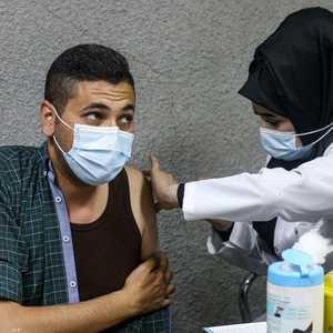 أرشيفية لعراقي يتلقى لقاح كورونا