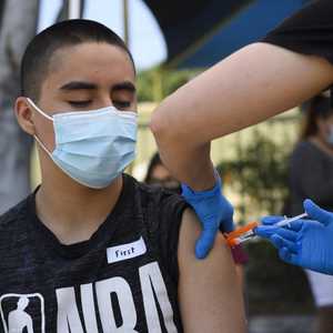 التحذير جاء بعد زيادة عدد المراهقين المصابين بكورونا.