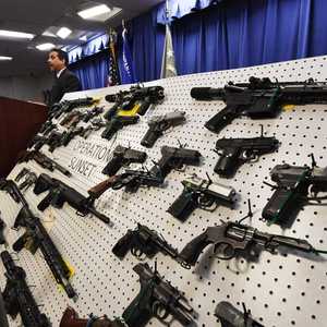 إلغاء حظر تفرضه كاليفورنيا على الأسلحة الهجومية