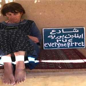 إيفيلين عاشت حياتها في خدمة قرية تونس