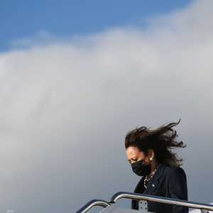 كامالا هاريس أكدت للصحفيين أنها بخير