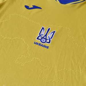 صورة القميص وتظهر عليه خريطة أوكرانيا بما فيها القرم