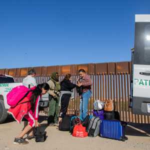 صورة أرشيفية لمهاجرين غير شرعيين لدى وصولهم إلى أميركا