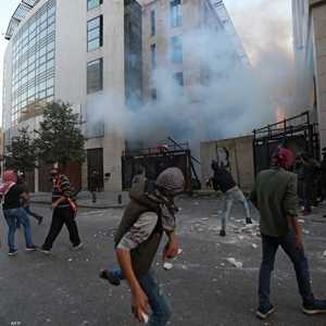 تردي الأوضاع لا يزال يشعل التوتر في الشارع اللبناني.