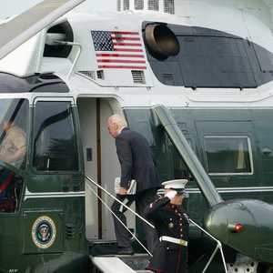 بايدن مستقلا طائرة الدفاع في رحلته الأوروبية الأربعاء