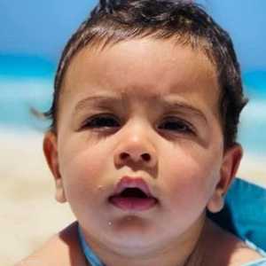 الطفل رشيد لم يتجاوز العامين