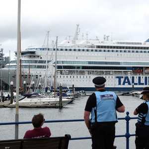 السفينة MS Silja Europa حيث يخضع رجال شرطة للعزل الذاتي