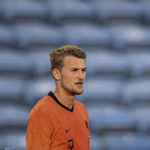 مدافع المنتخب الهولندي ماتيس دي ليخت