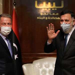 السراج يستقبل أكار في طرابلس خلال زيارة قبل نحو عام.