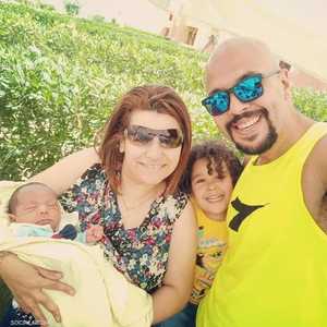 شعر طفلة "كيرلي" تسبب بأزمة تنمر في مصر