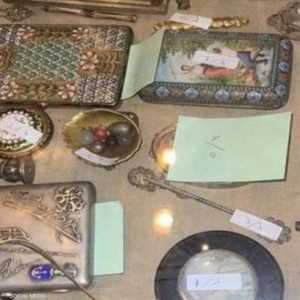 جانب من القطع الأثرية التي جرى العثور عليها داخل شقة الزمالك