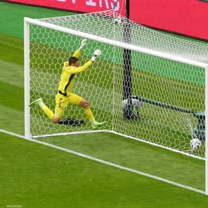 شيك سجل من نصف الملعب