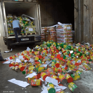 صور إتلاف حليب الأطفال تثير جدلا في لبنان