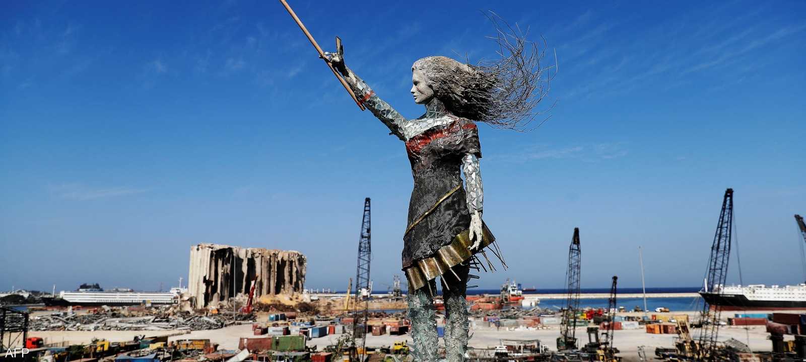 تمثال صنعه فنانون لبنان من ركام انفجار مرفأ بيروت