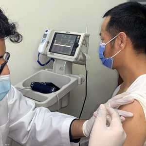 أرشيفية.. حملات التطعيم ضد كورونا على قدم وساق في الإمارات