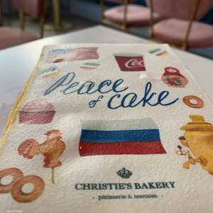الكعكعة كتب عليها بيس أوف كيك أو كعكة السلام