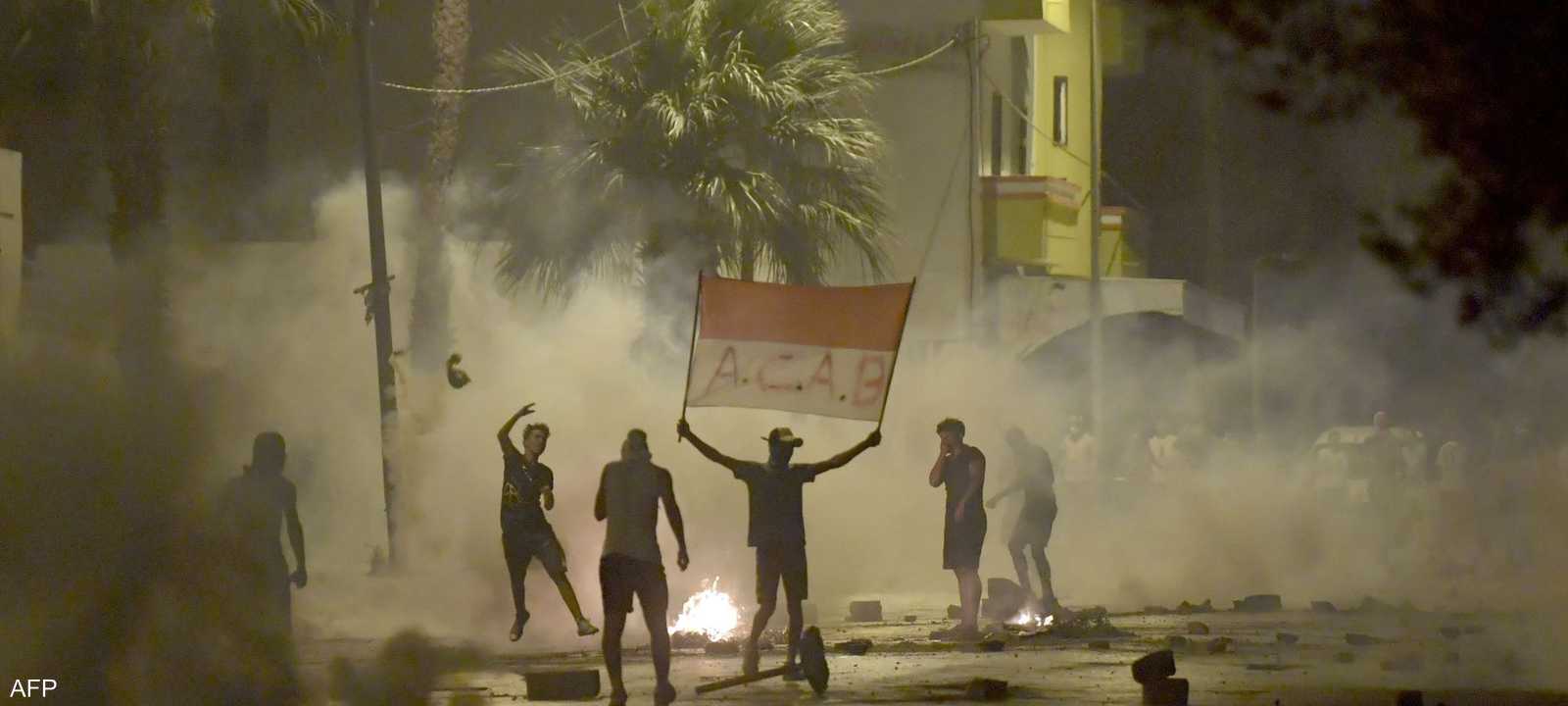 تونس بين فكي احتجاجات الشارع والأزمة السياسية