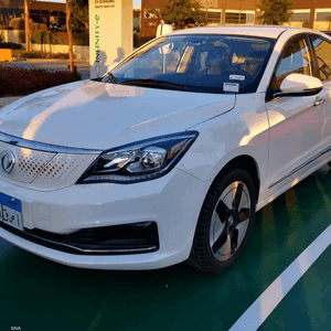 السيارة تعزز الطاقة النظيفة