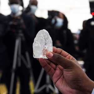 قطعة الألماس جرى عرضها أمام رئيس بوتسوانا