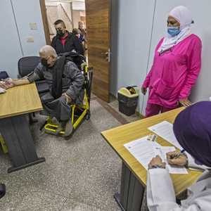 مصر تسعى لإنتاج أكثر من لقاح مضاد لـ"كوفيد 19"