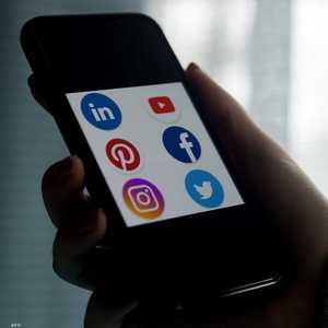 نشر نجوم الفن تفاصيل خلافاتهم على مواقع التواصل. أرشيفية