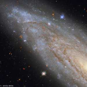 صورة لمجرة حلزونية الشكل