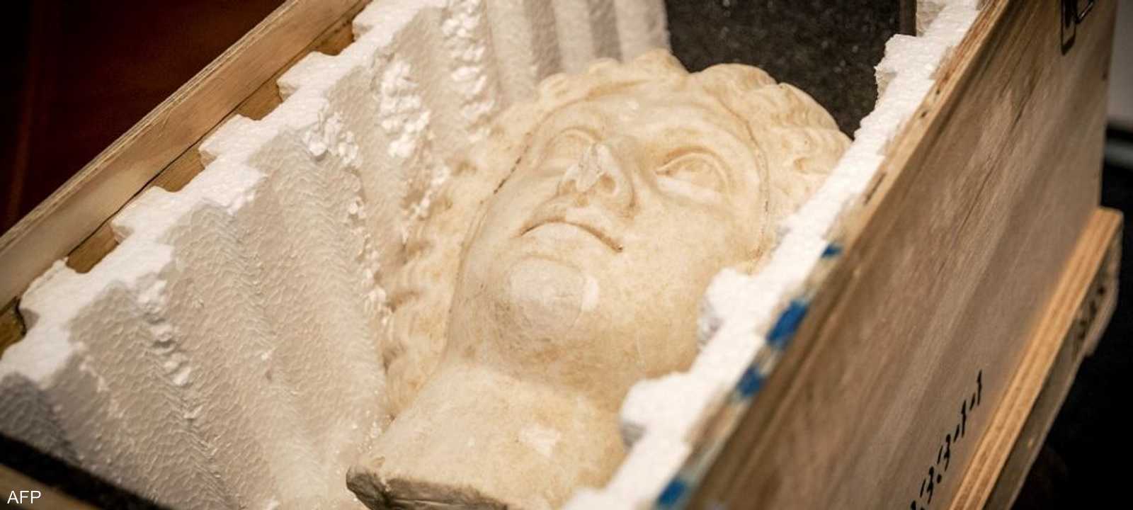 شرطة أمستردام تسلم قسم الآثار الإيطالي قطعة أثرية - أرشيف.