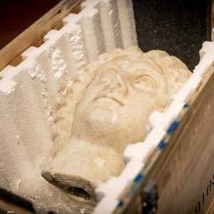 شرطة أمستردام تسلم قسم الآثار الإيطالي قطعة أثرية - أرشيف.