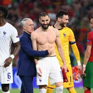 بنزيمة سجل هدفين في المباراة.