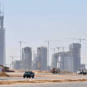 جانب من الإنشاءات في العاصمة الإدارية الجديدة بالقاهرة.