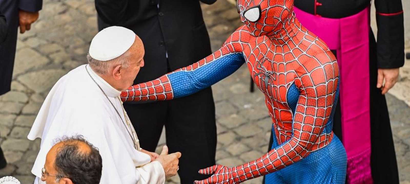 اللقاء بين البابا وسبايدرمان