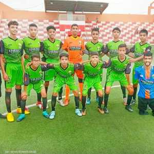 عبد الخالق الوردي مع فريقه