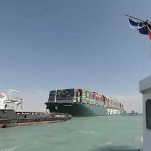 سفينة الحاويات البنمية "إيفر غيفن" المحتجزة في قناة السويس