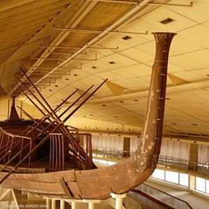 مركب خوفو الأول صورة من وزارة السياحة والآثار المصرية