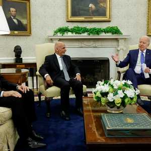 بايدن خلال لقائه وأشرف غني وعبدالله عبدالله