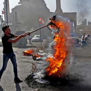 احتجاجات في لبنان بسبب الأزمة الاقتصادية الخانقة