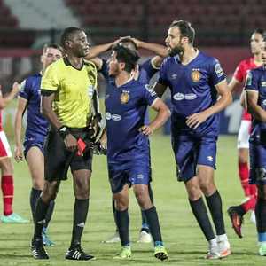 اعتراض لاعبي الترجي على الحكم بعد ركلة الجزاء