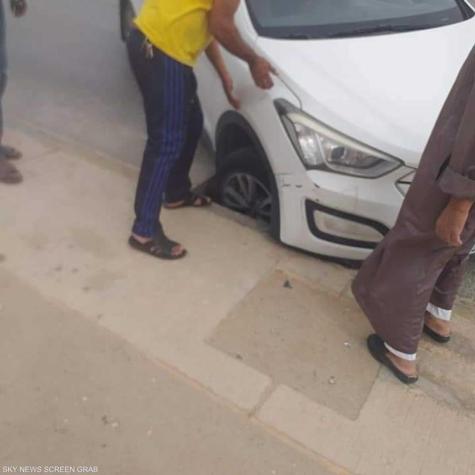 حاول الشابان الليبيان قدر المستطاع محاربة تلك الظاهرة