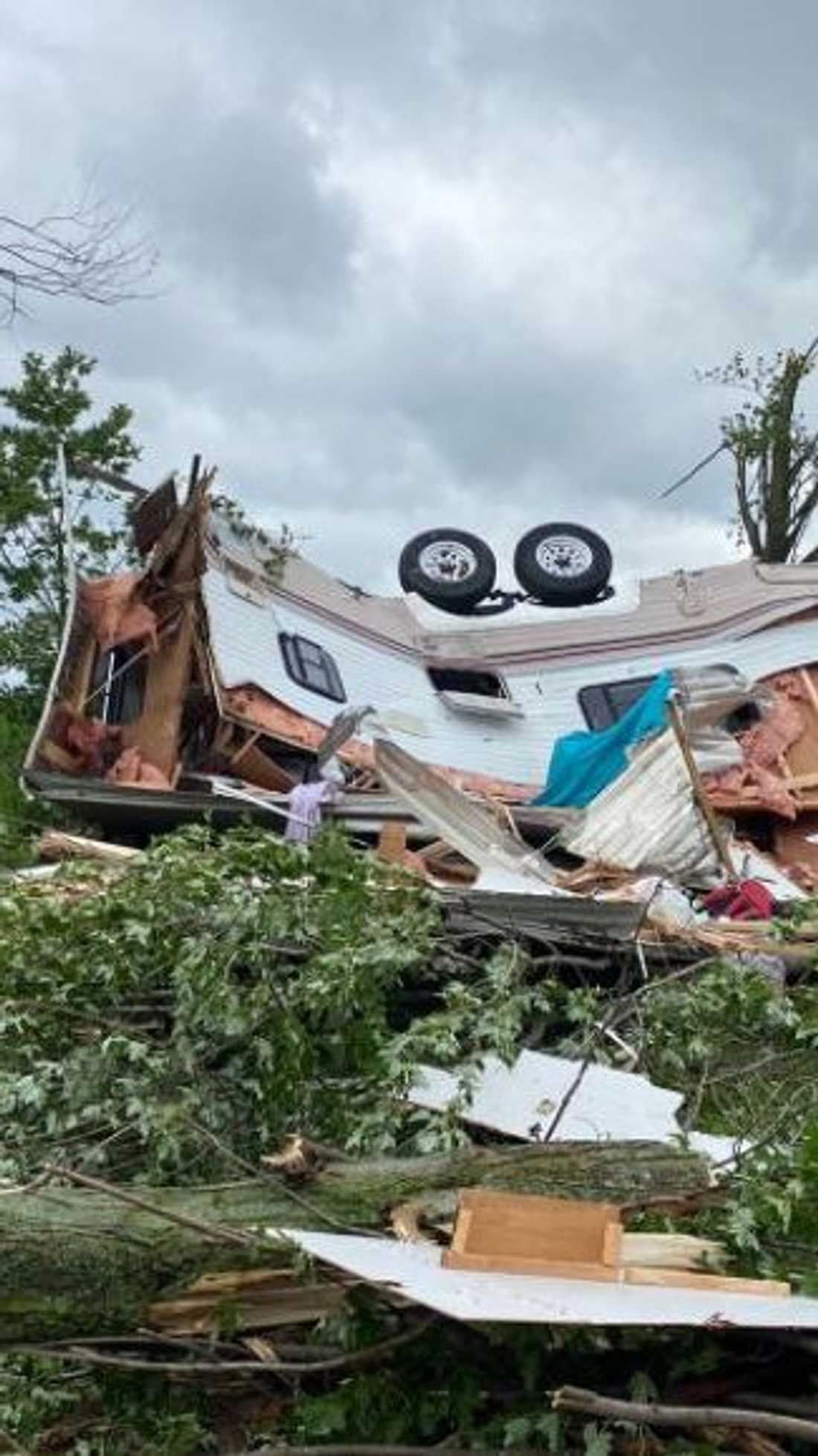 آثار الدمار الذي تسبب به إعصار في ميشيغن