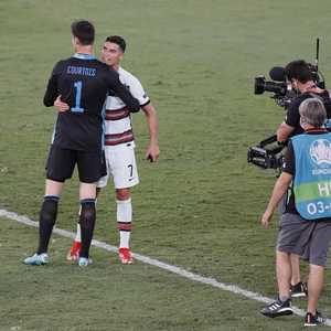 لحظة وداع رونالدو وكورتوا