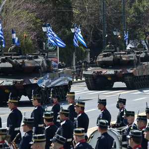 أرشيفية.. استعراض للجيش اليوناني