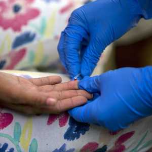 اختبار دم جديد يكشف السرطان قبل ظهور الأعراض - أرشيفية