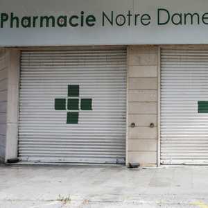 إحدى الصيدليات في بيروت