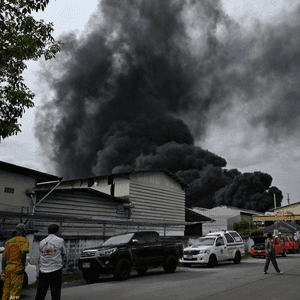 حريق في مصنع على مشارف مدينة بانكوك التايلاندية