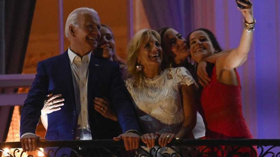 صورة بمناسبة عيد الاستقلال جمعت بايدن بأفراد من عائلته.