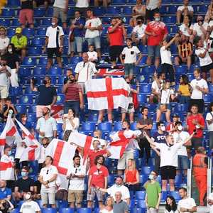 جماهير إنجليزية في إحدى مباريات يورو 2020.